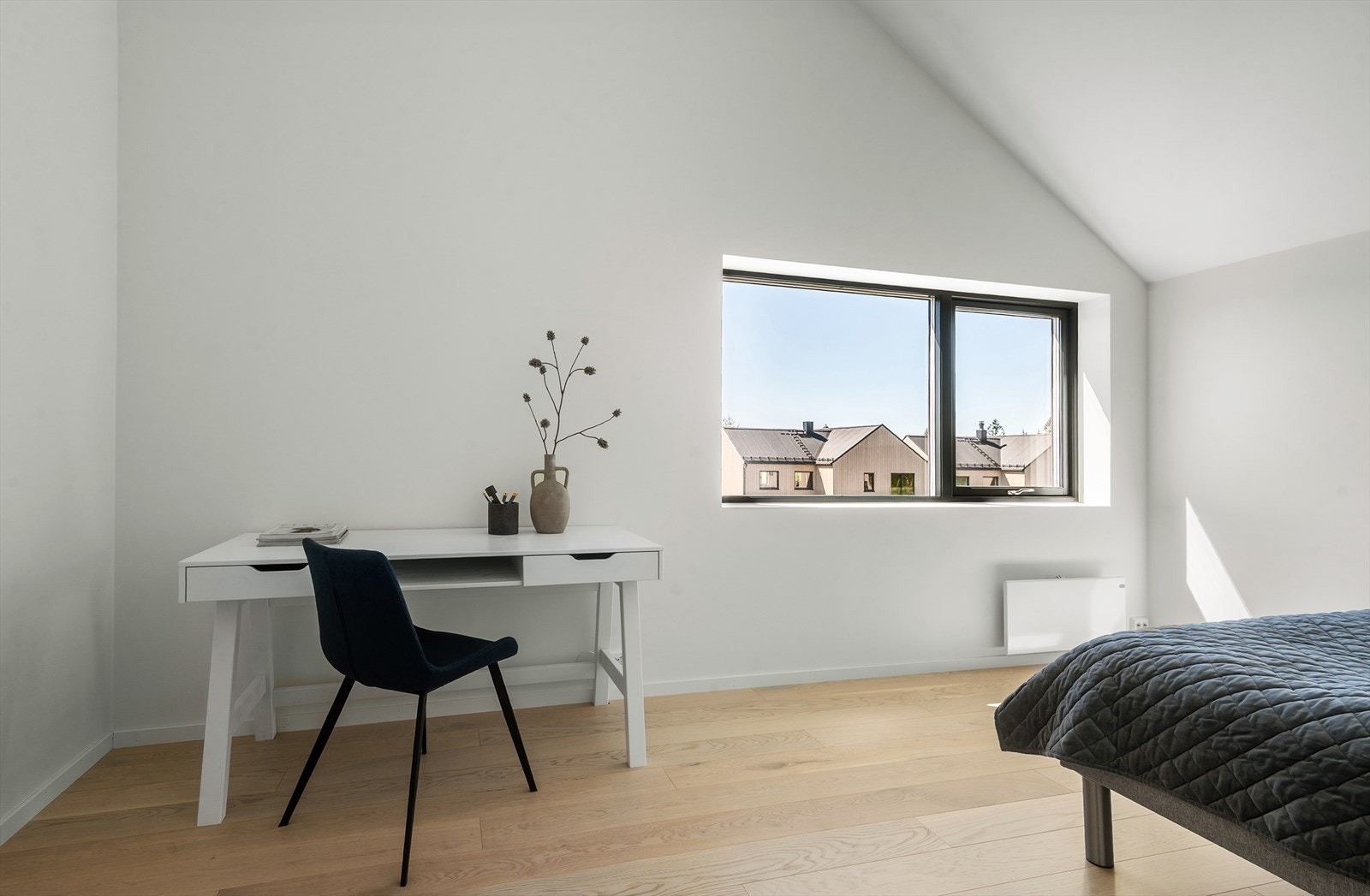 Også fin plass til hjemmekontor eller skrivepult til barna Galleribilde