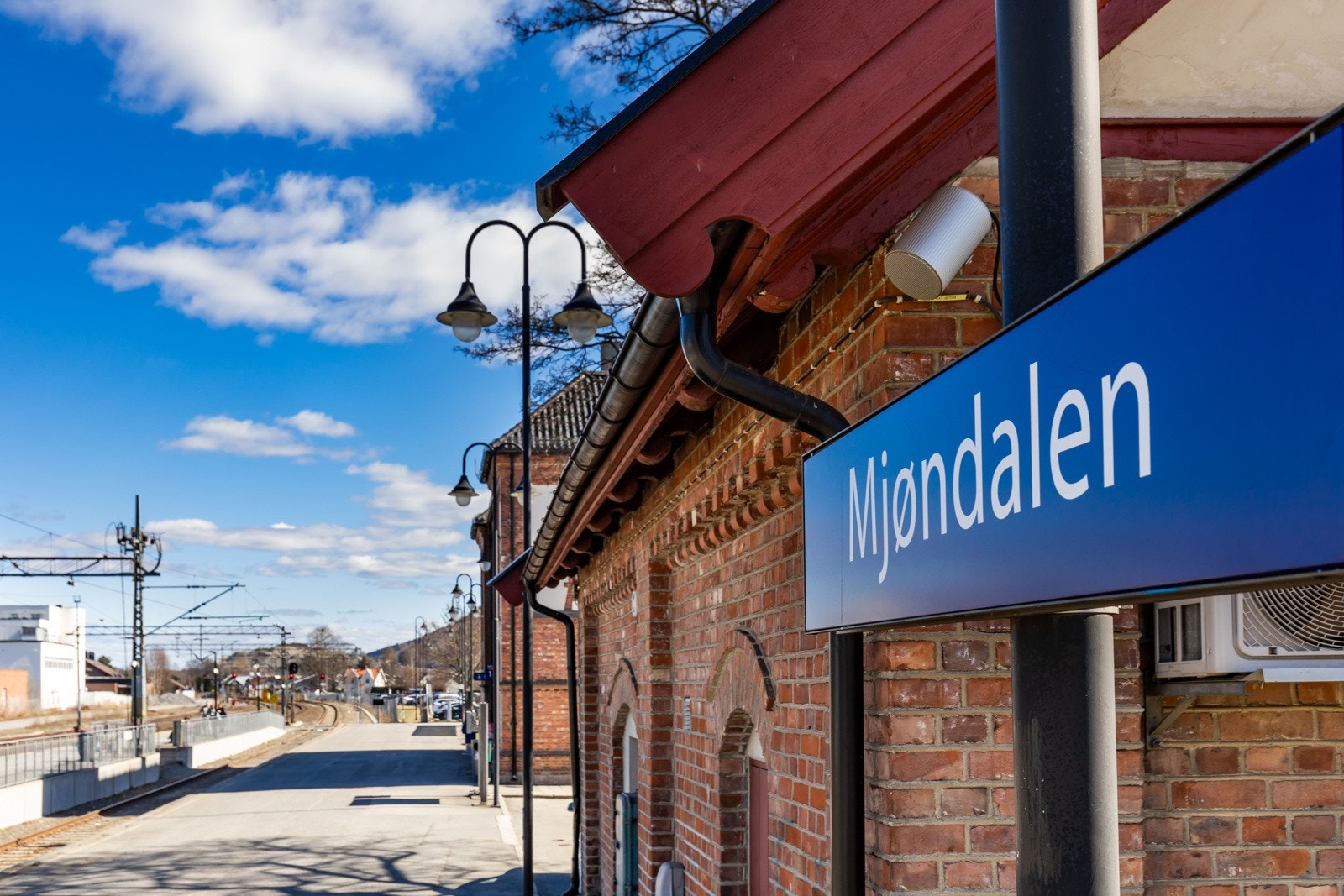 Togstasjon i gangavstand fra leiligheten. Galleribilde
