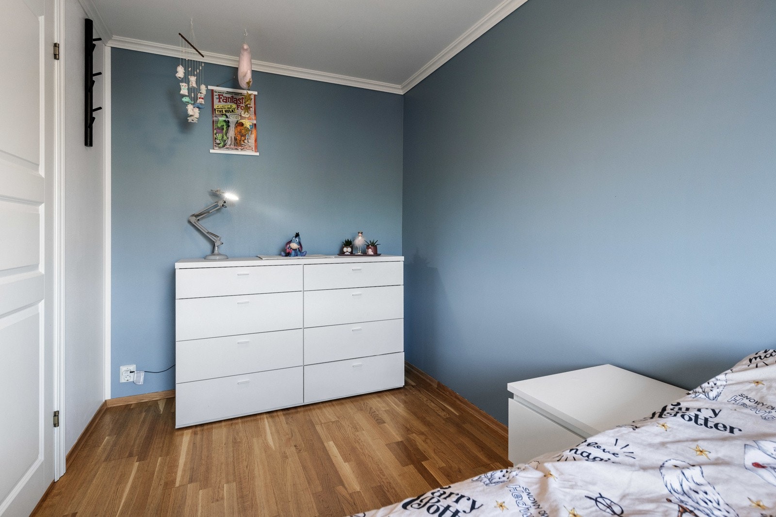 Det er plass til garderobeskap på soverom 2. Galleribilde