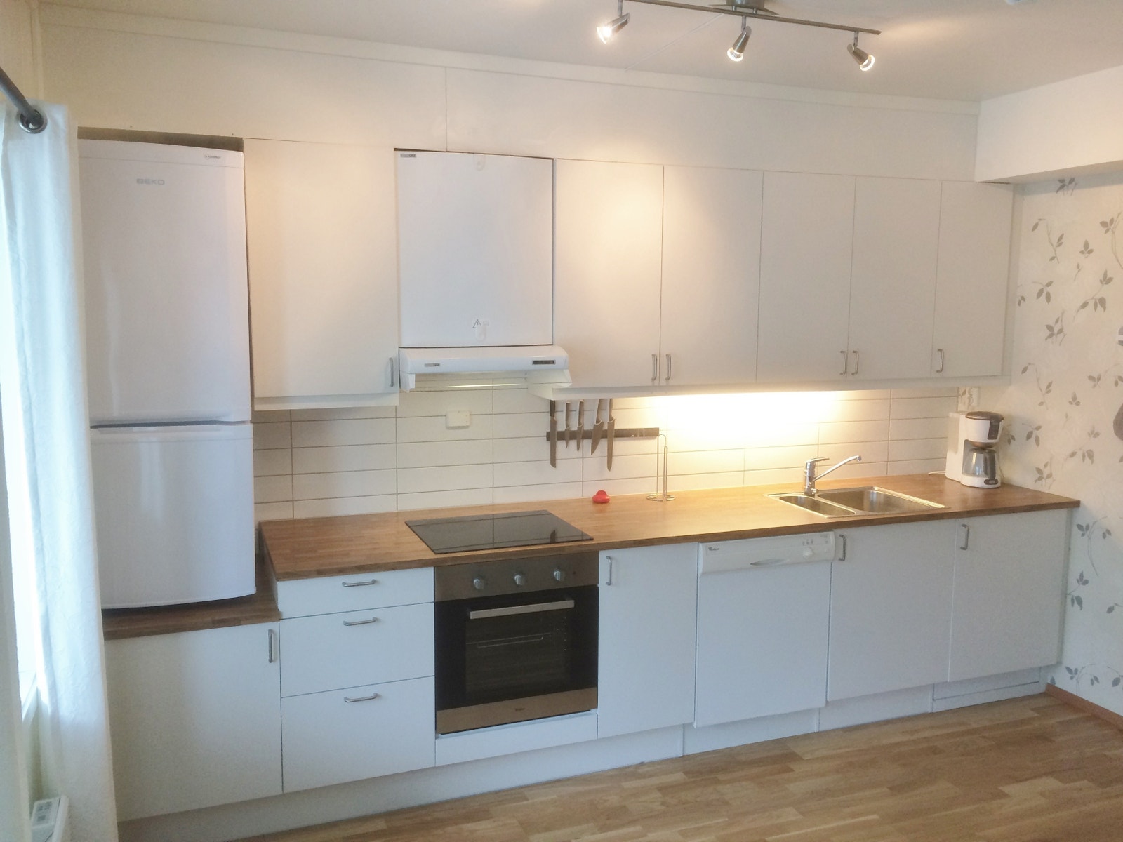 Kjøkken med alt utstyr Galleribilde