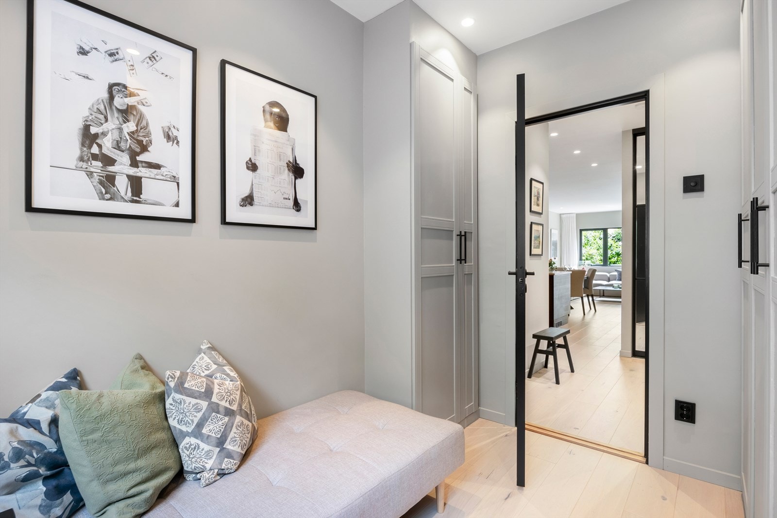 Også her er det godt med oppbevaringsmuligheter i plassbygde garderober. Galleribilde