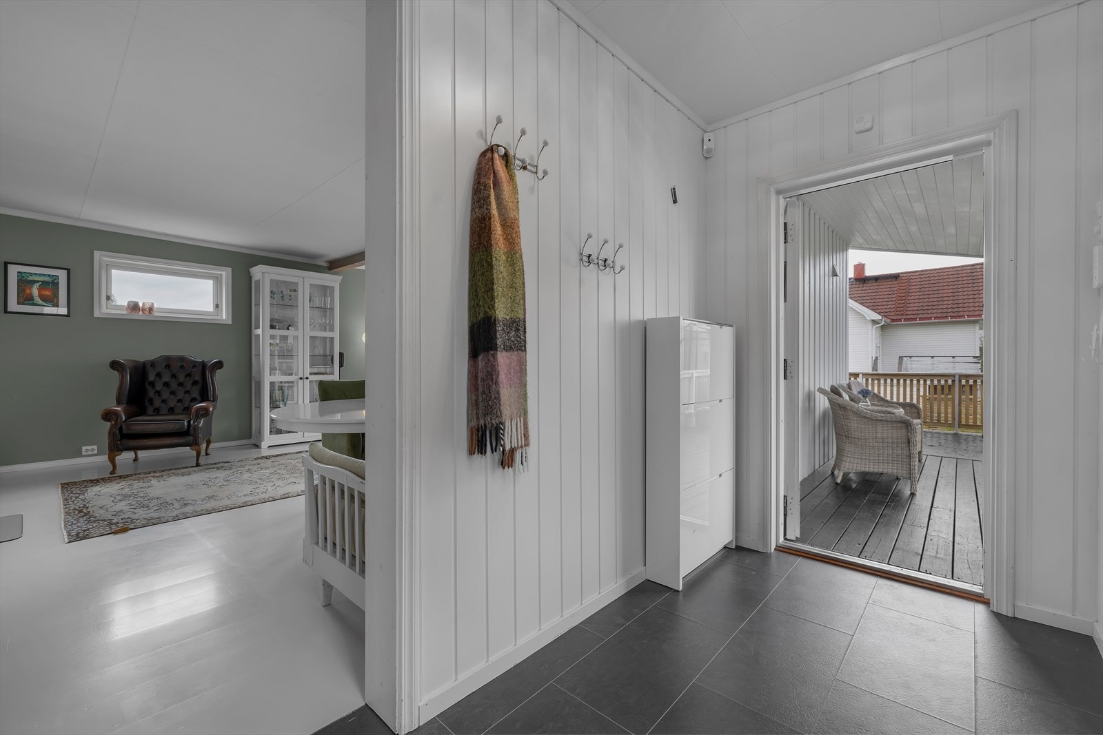 Romslig entre. Galleribilde