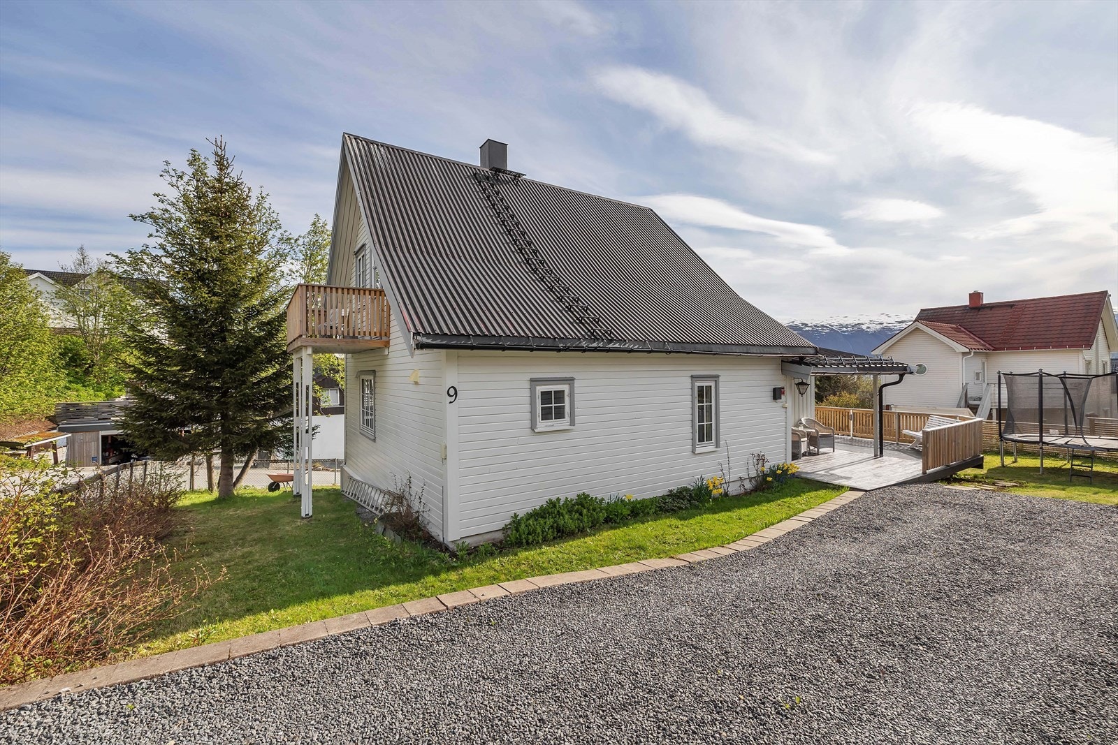 Hjem Eiendomsmegling v/ eiendomsmegler Robin I Martinsen presenterer Skoglivegen 9! Galleribilde