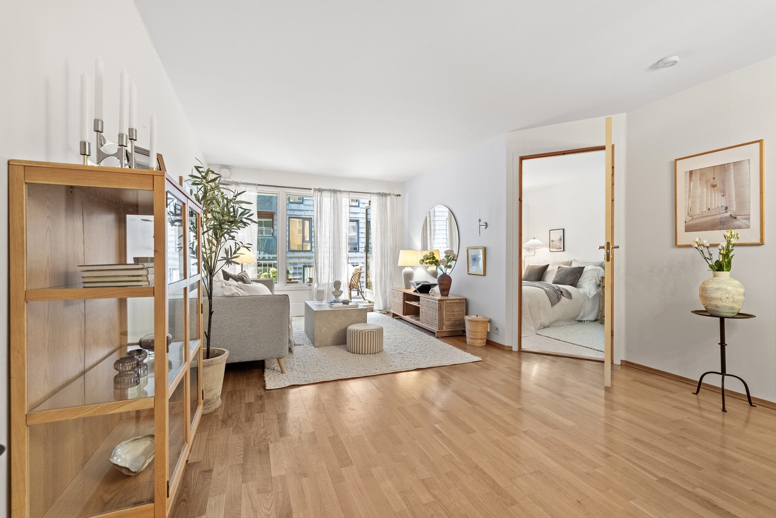 Leiligheten disponerer fast garasjeplass i oppvarmet og avlåst anlegg. Forberedt for elbillading. Galleribilde