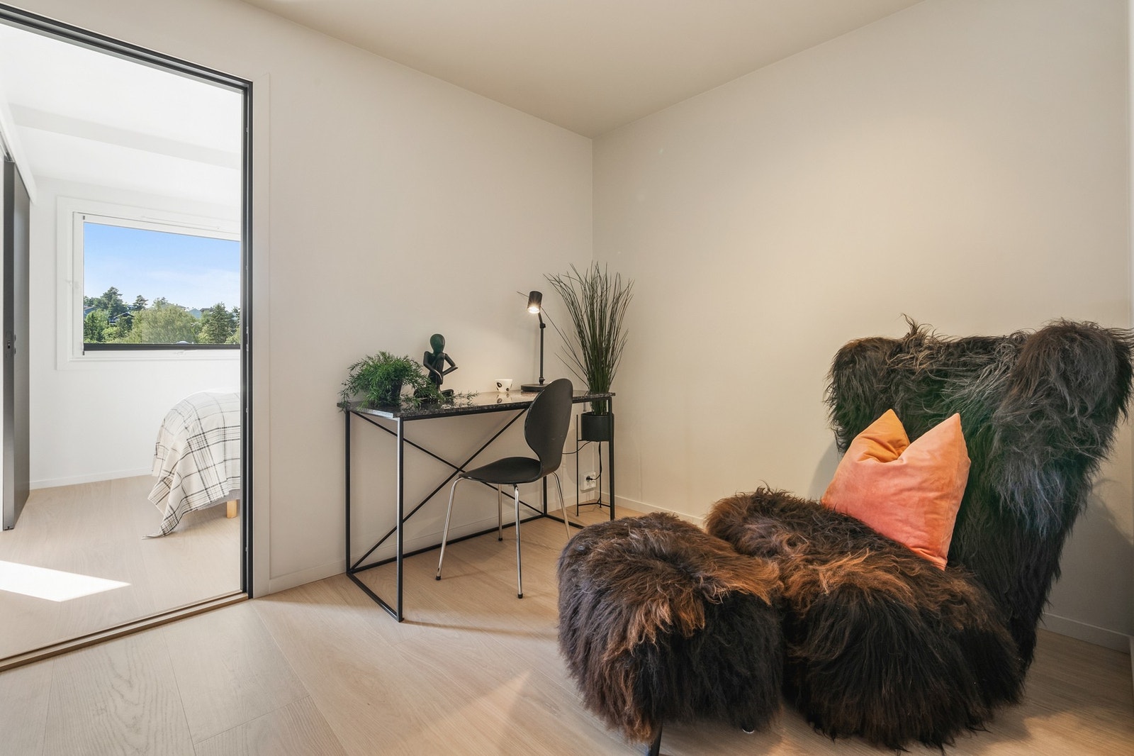 Rommet har mange bruksmuligheter og passer ypperlig som soverom, gjesterom, TV-stue, hjemmekontor eller walk-in-closet. Galleribilde