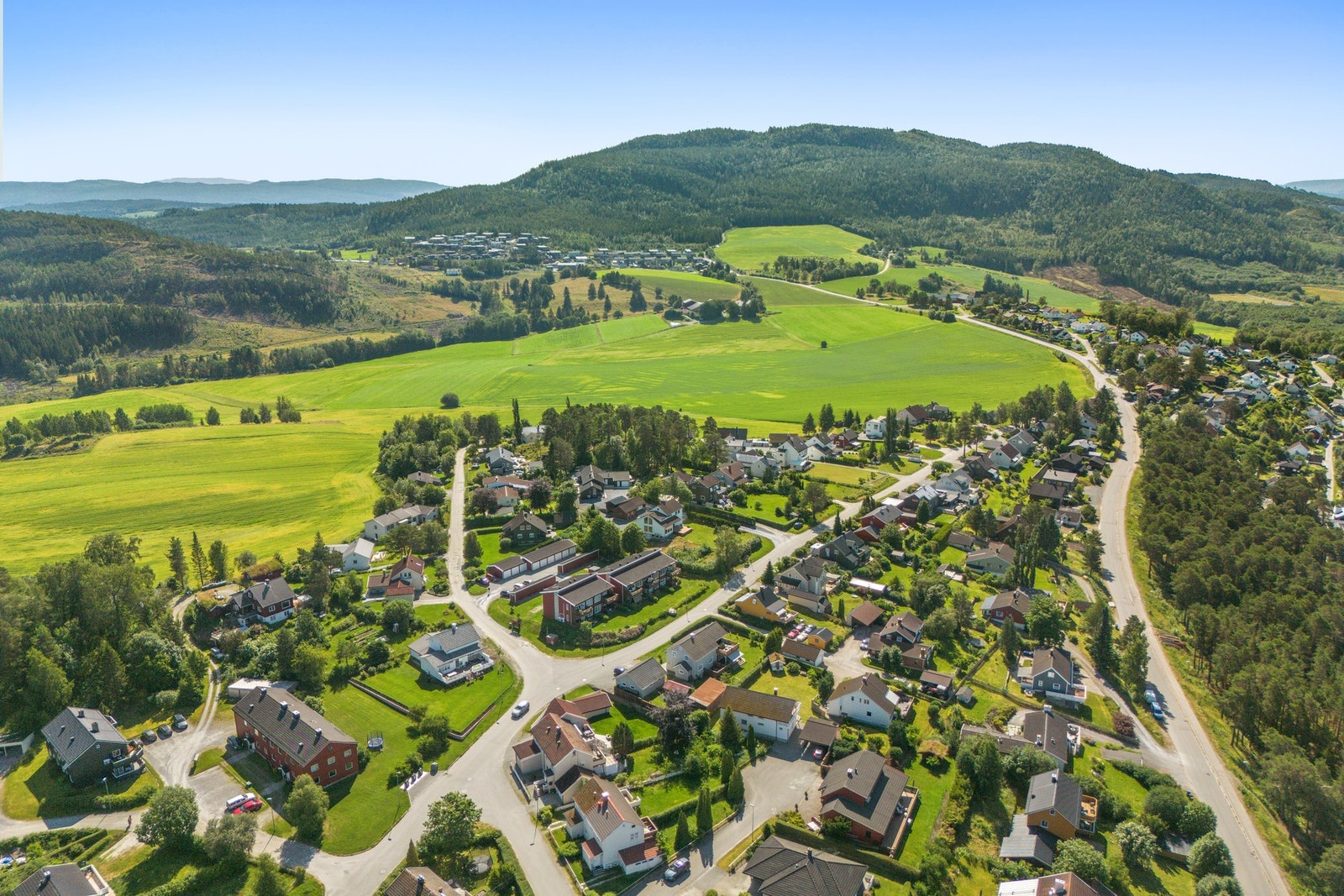 Kort veg til barnehager, skoler og idrettsanlegg. Galleribilde