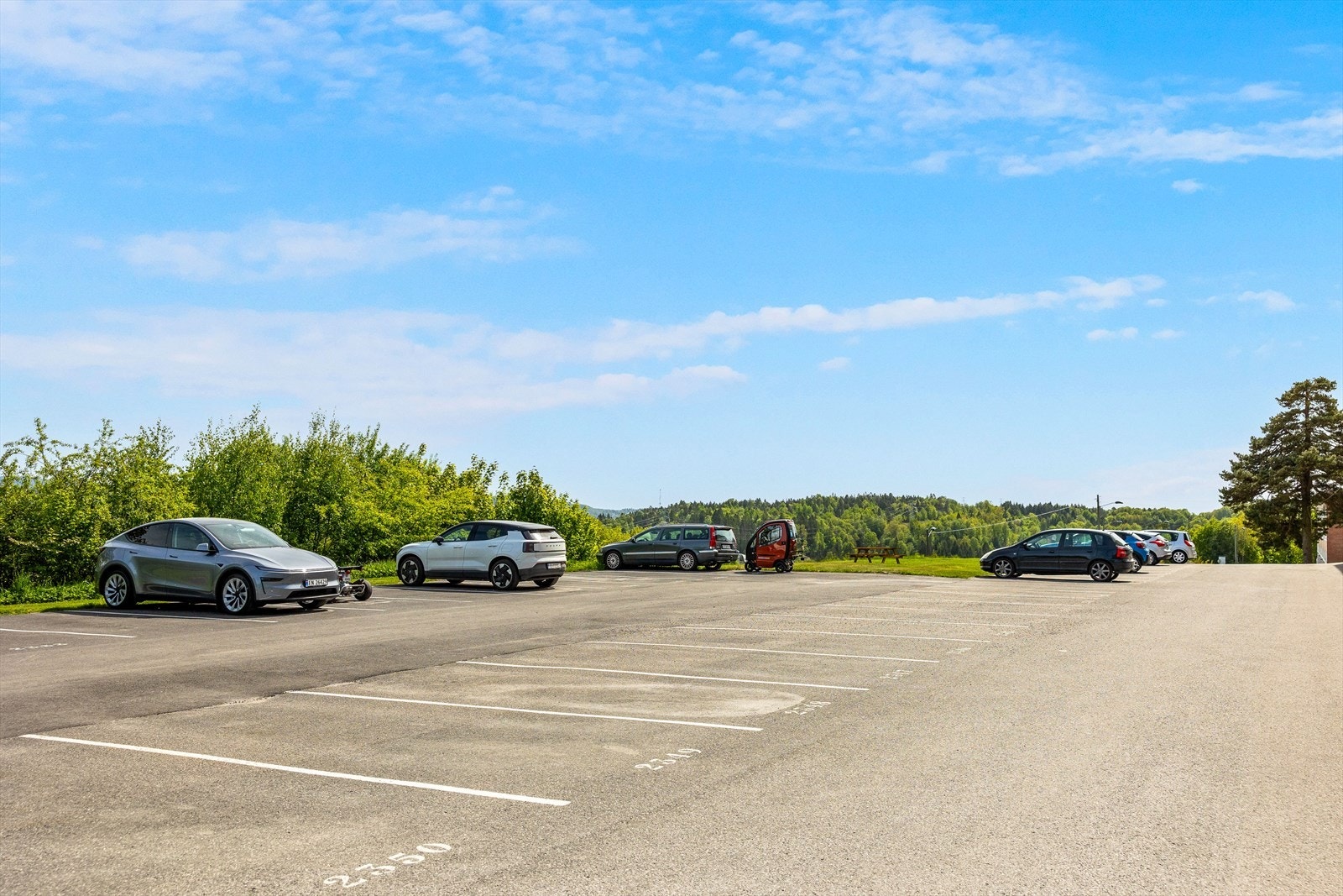 Det medfølger fast biloppstillingsplass Galleribilde