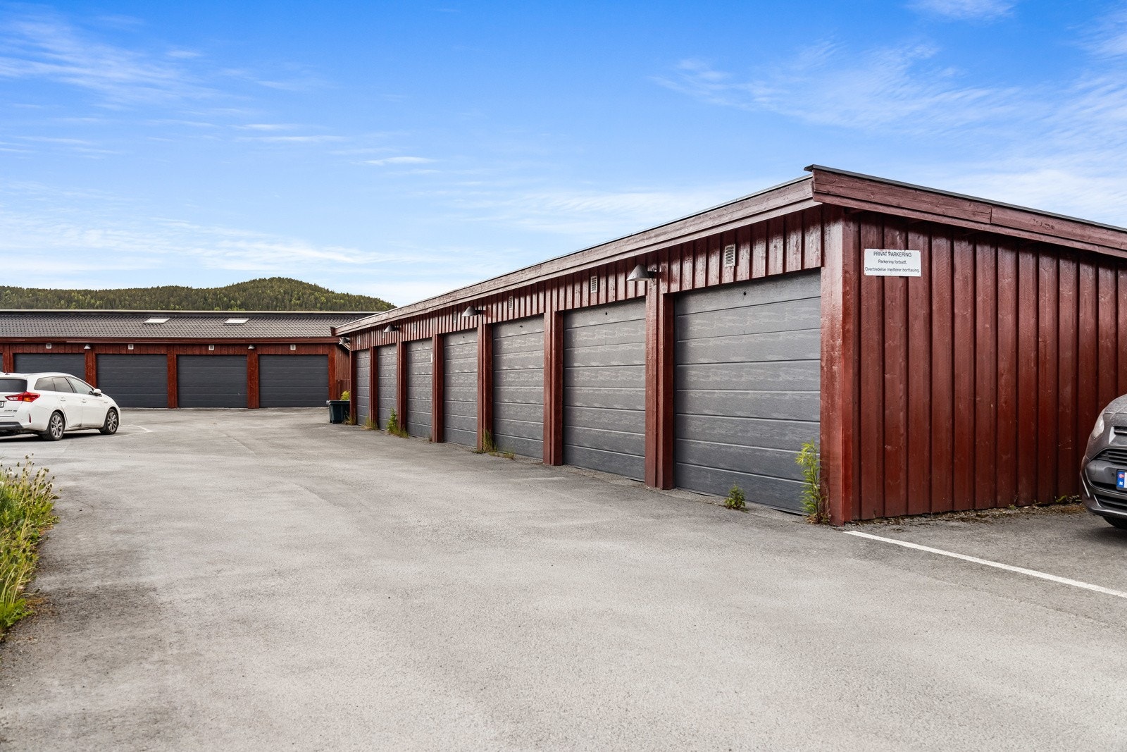 Det medfølger garasjeplass med elbil lader + biloppstillingsplass Galleribilde