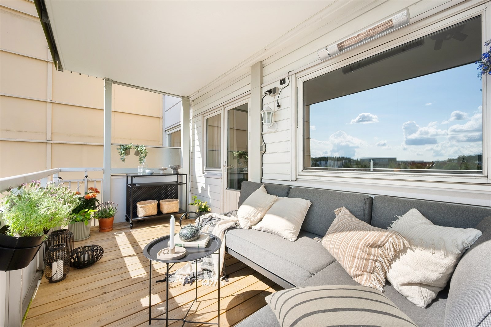 Her har man god plass til utemøbler og grill. Galleribilde