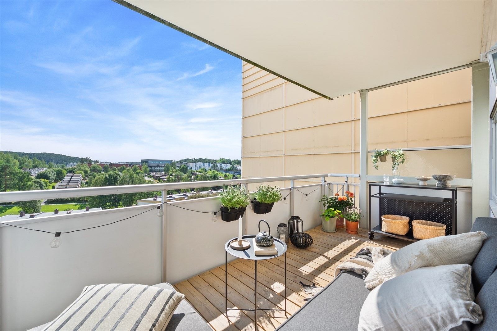 Her vil ny eier få en fantastisk utsikt og svært lite innsyn. Galleribilde