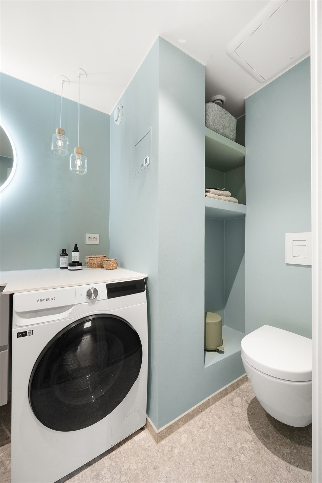 Varme i gulv og opplegg for vaskemaskin. Galleribilde