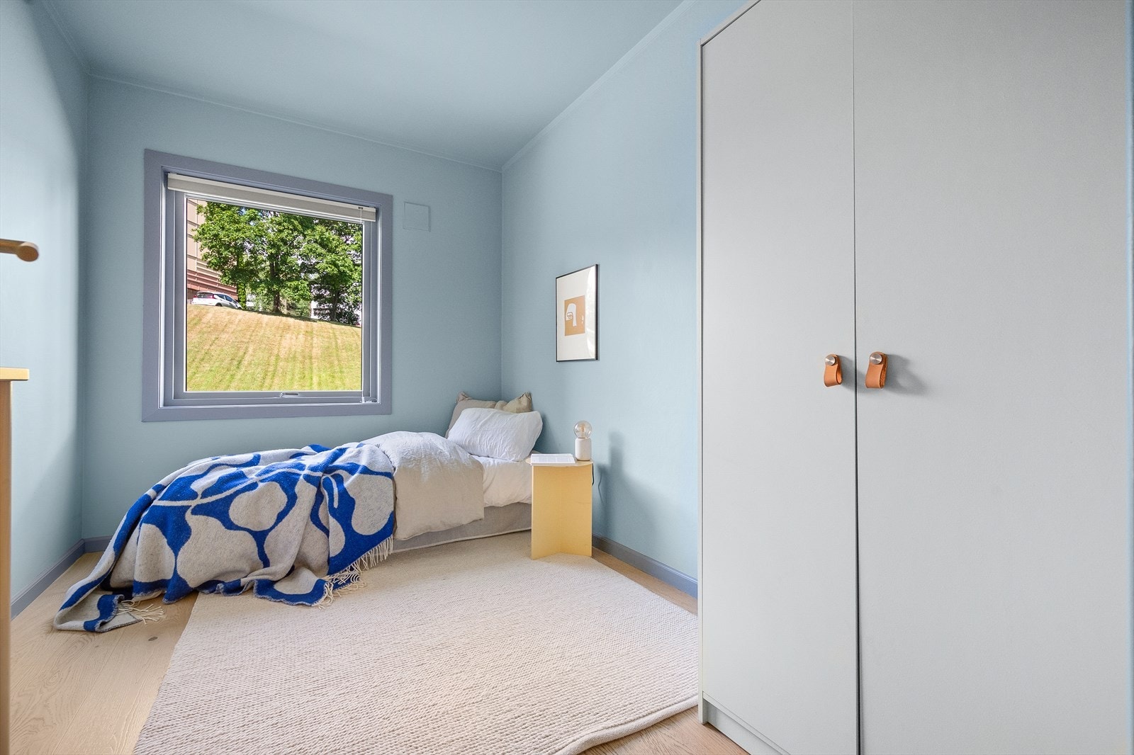 Soverom II | Rommet er av fin størrelse med gode møbleringsmuligheter. Galleribilde