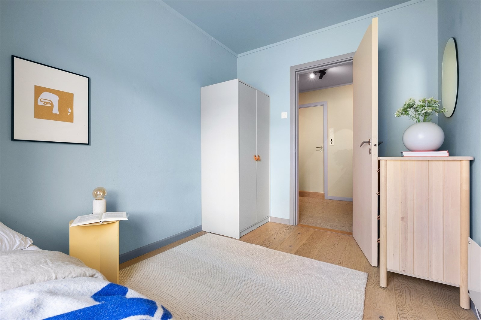 Rommet passer perfekt som barnerom, kontor eller gjesterom. Galleribilde