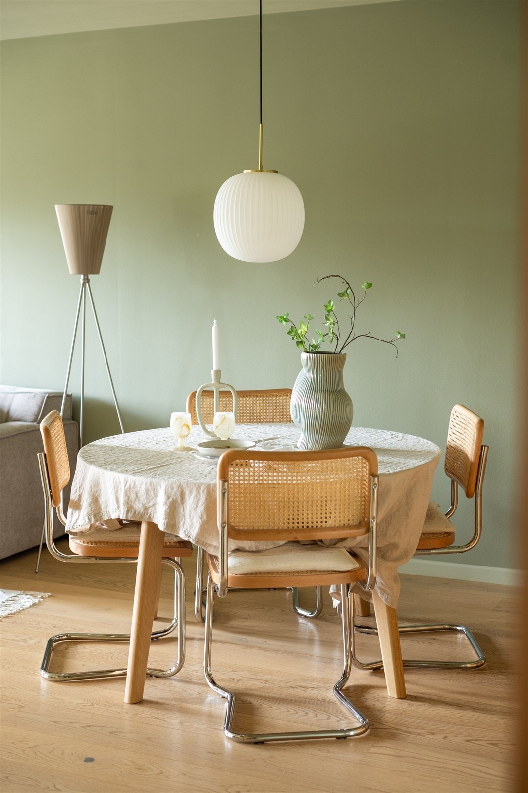 Hyggelig spisebordplass. Galleribilde