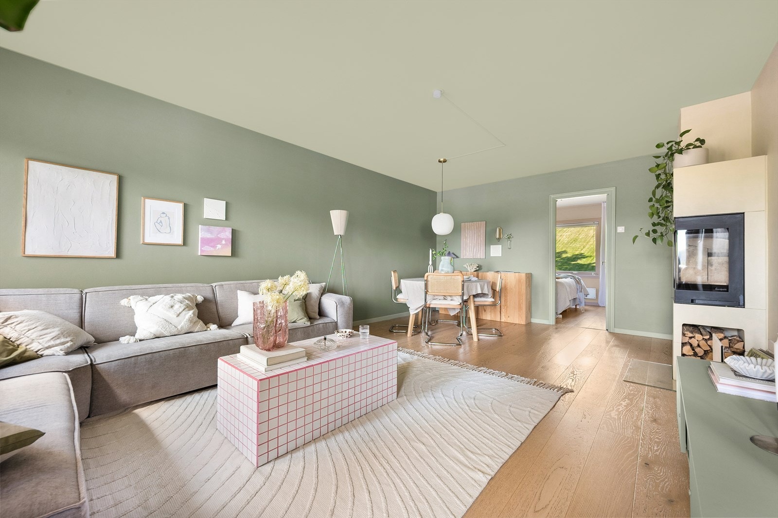 En lys og innbydende stue med moderne standard. Galleribilde