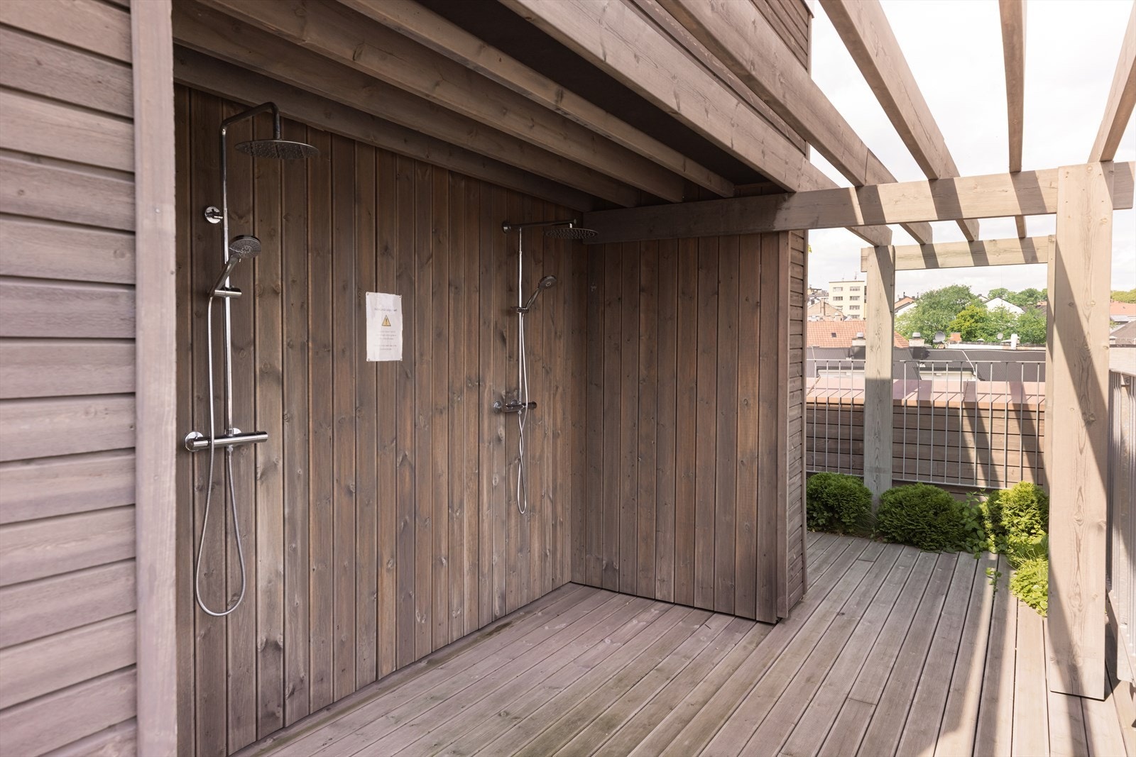 Her finnes også to praktiske utedusjer Galleribilde