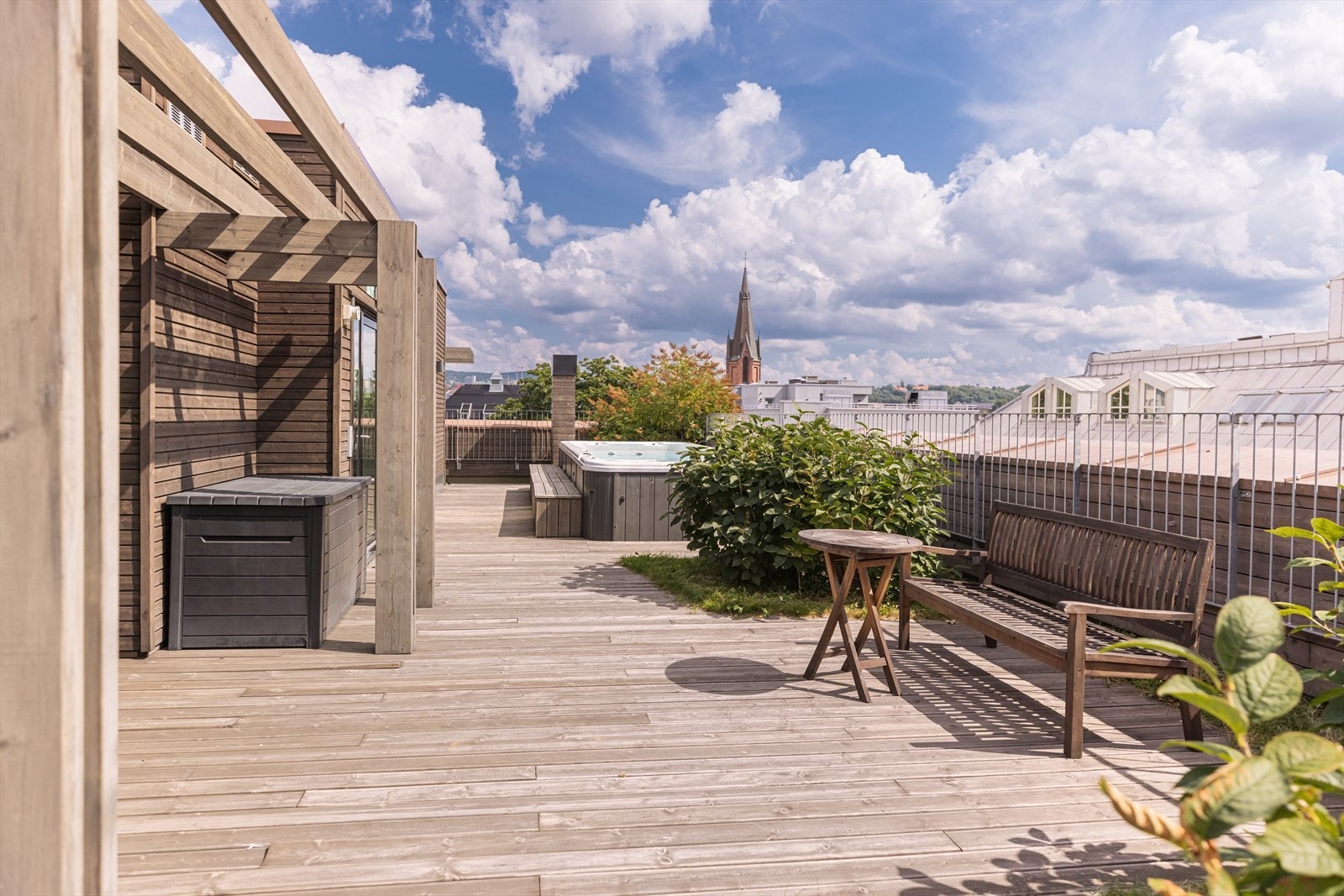 Fantastisk utsikt over taktoppene Galleribilde