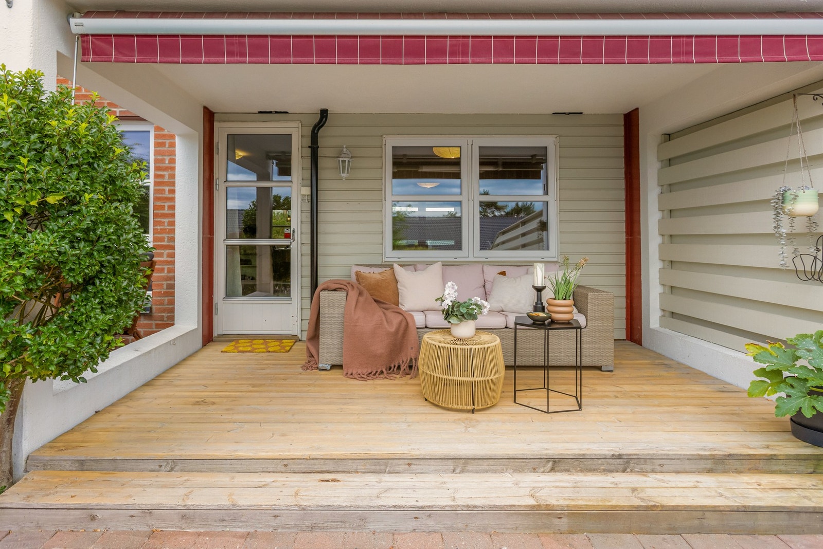 Terrassen er et naturlig samlingspunkt for både sommerens grillkvelder og morgenkaffen. Galleribilde