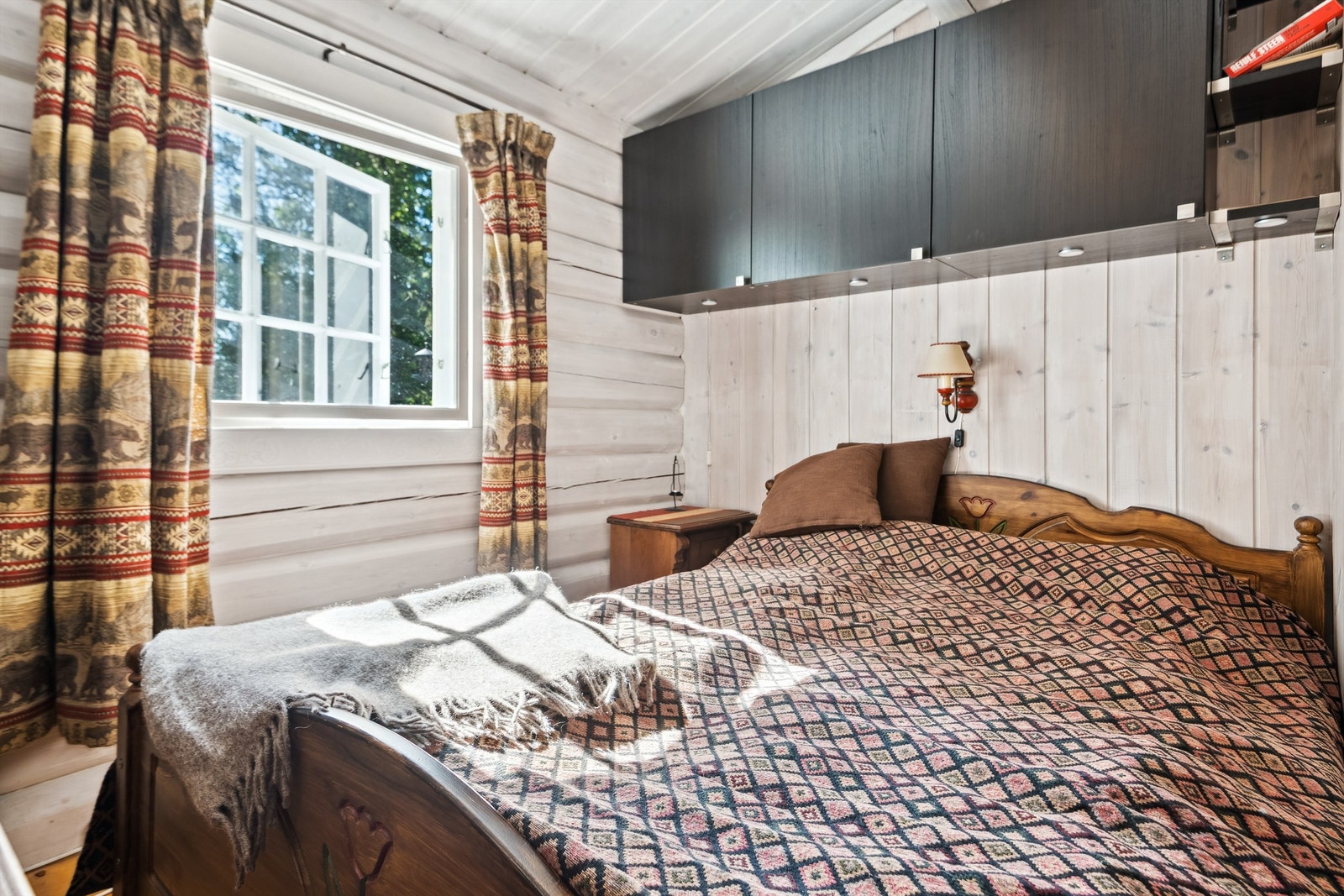 Soverommet har smarte oppbevaringsløsninger Galleribilde