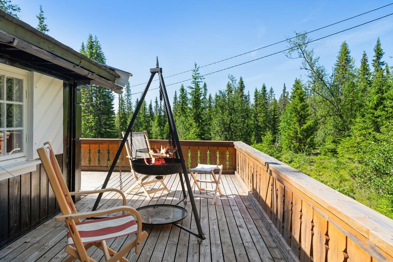 Terrassen innbyr til lange sommerkvelder og uformelle sammenkomster i naturskjønne omgivelser. Galleribilde