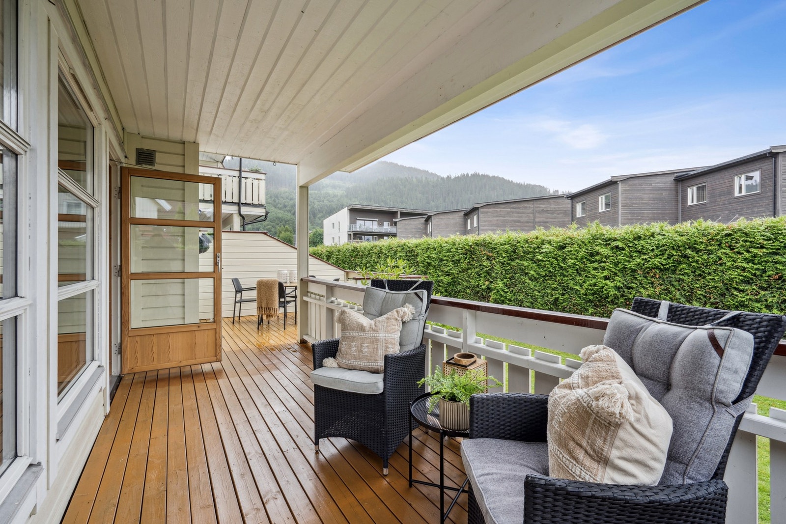 Fra stuen har man utgang til en romslig terrasse på 21 kvm. Galleribilde