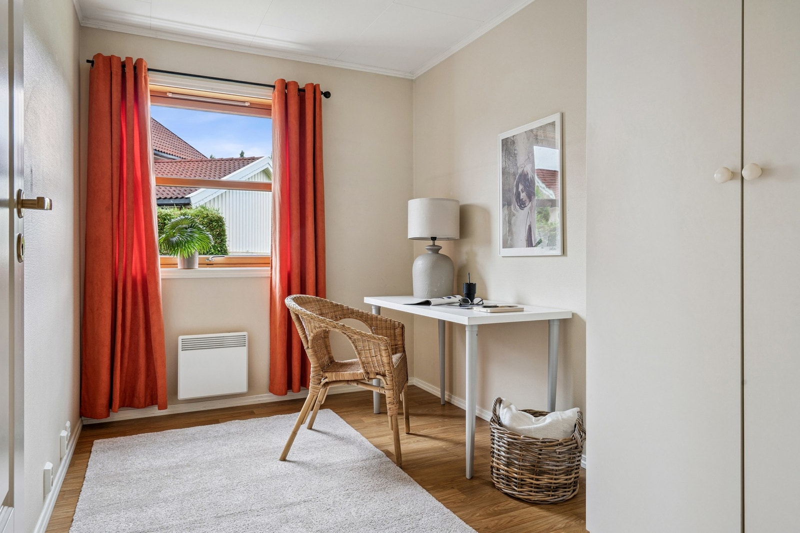 Soverom 3 kan enkelt innredes som både kontor eller soverom, alt etter hva man ønsker. Galleribilde