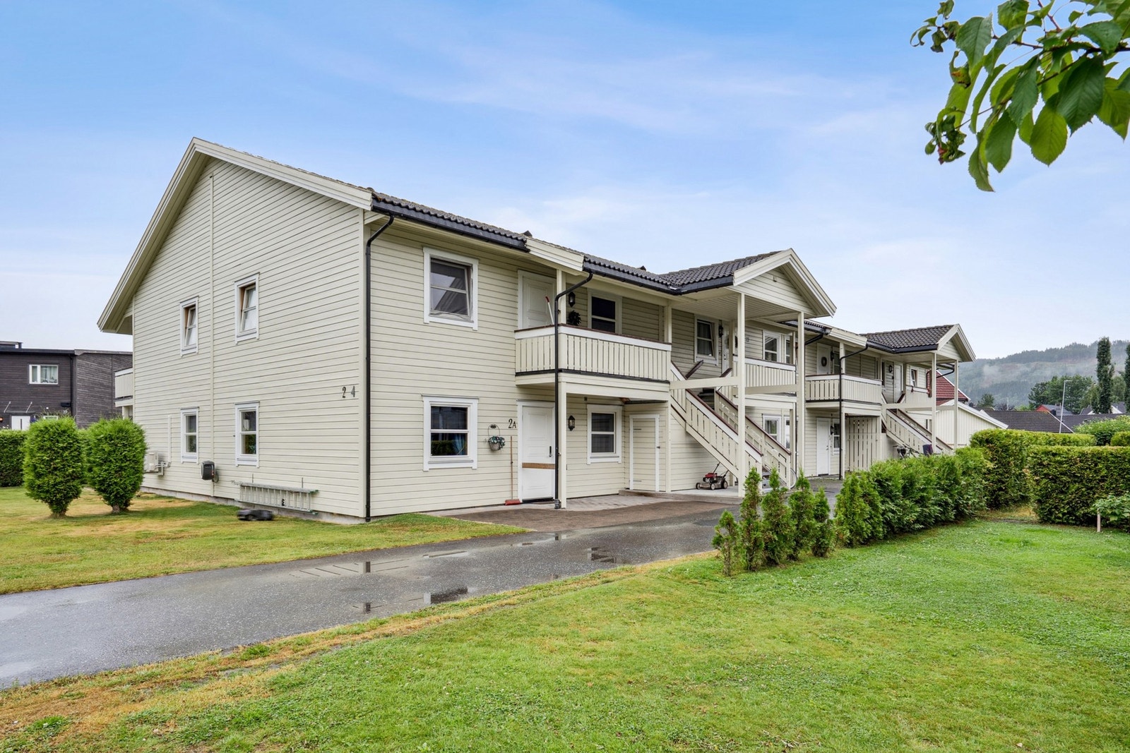 En flott 4-roms selveierleilighet med rolig beliggenhet i et etablert boligområde på Evjen. Galleribilde