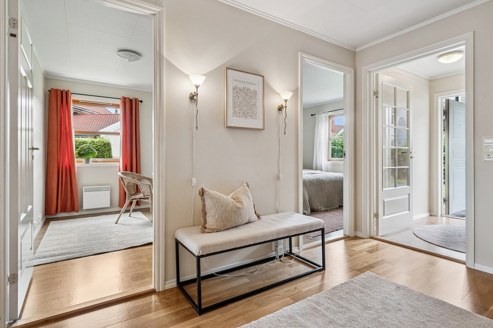 Entré og gang gir et lyst og trivelig førsteinntrykk. Galleribilde