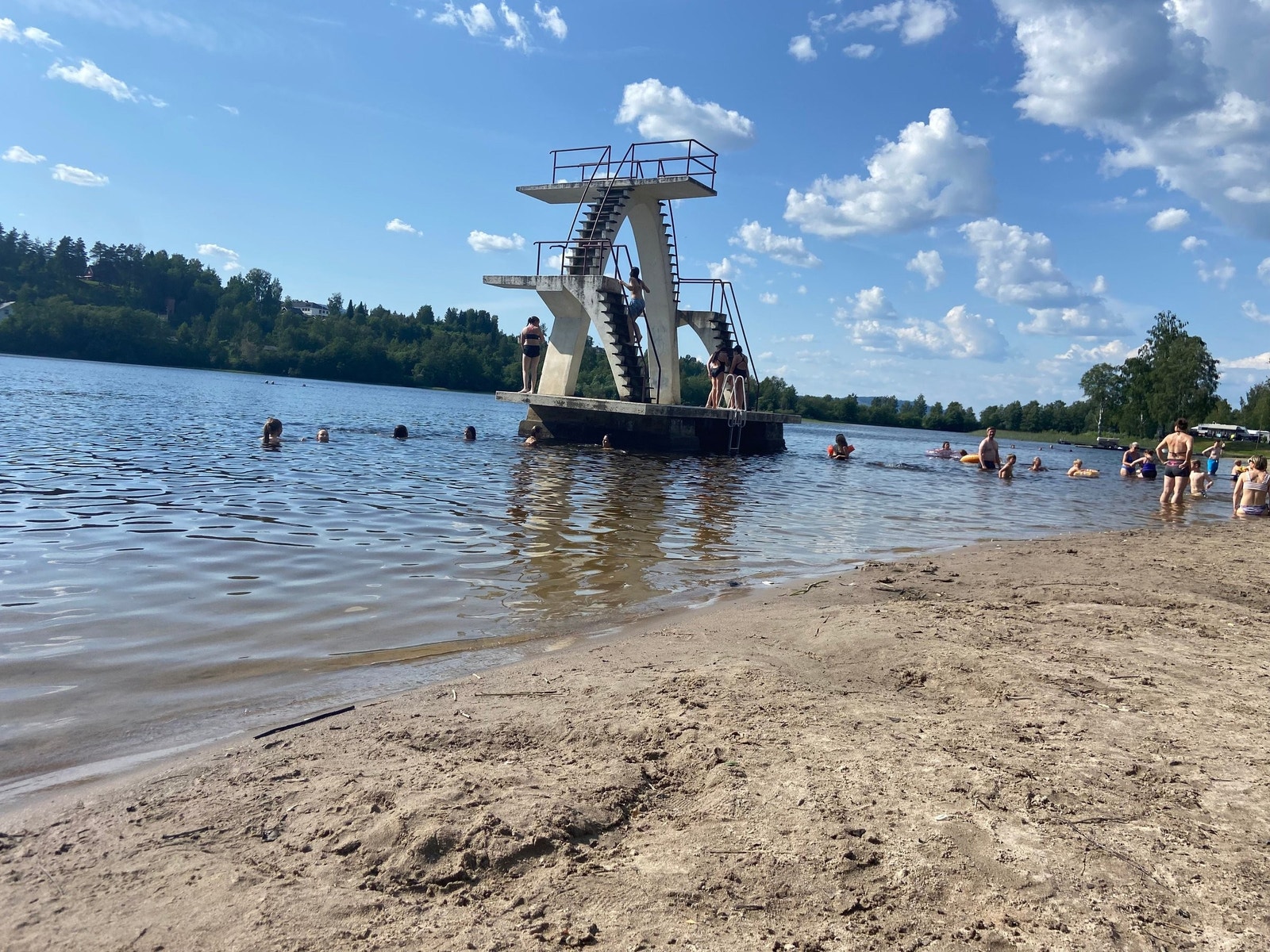 Fin badestrand på Rena 7 min med bil Galleribilde