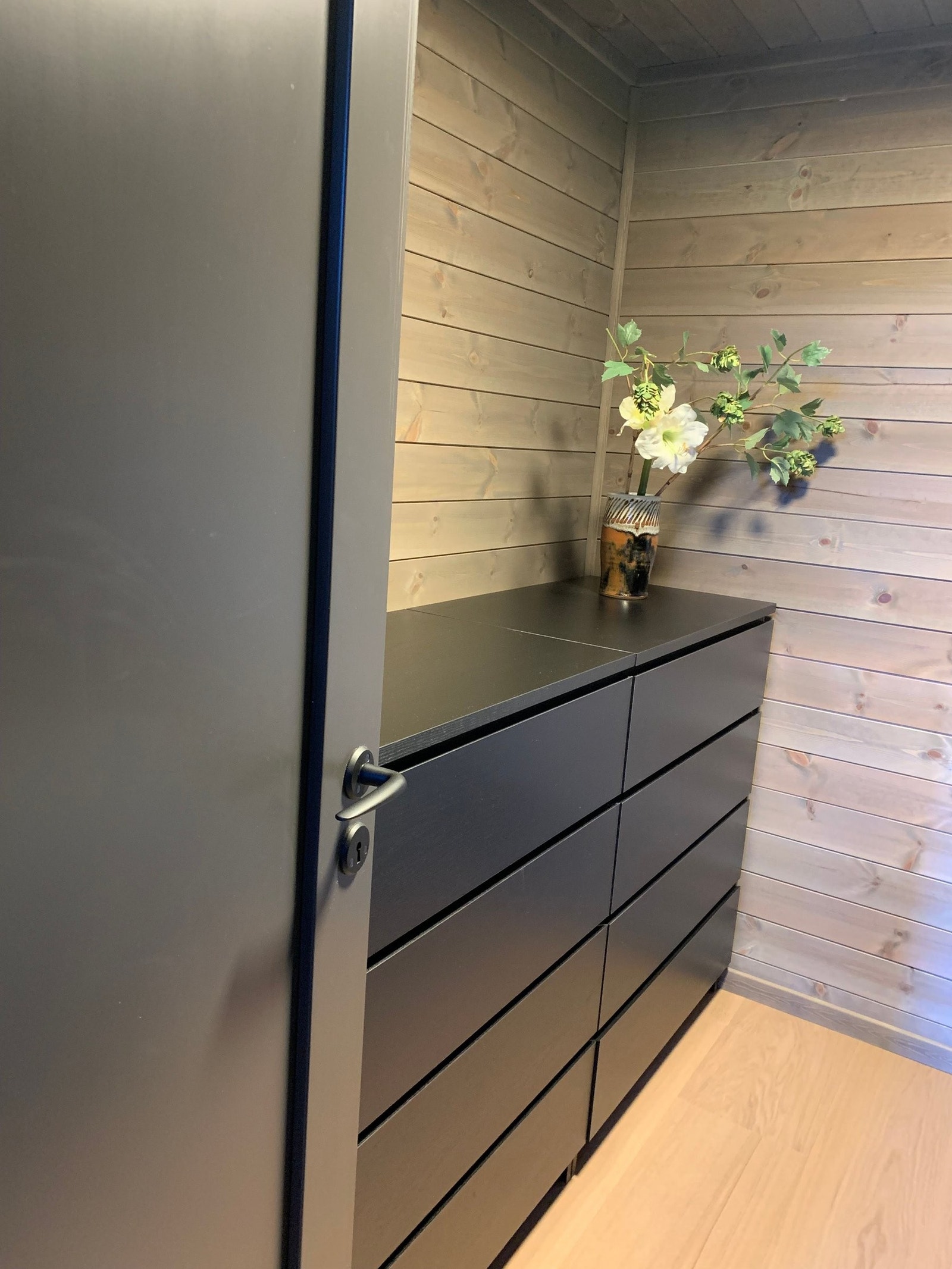1.etg hovedsoverom med skapplass Galleribilde