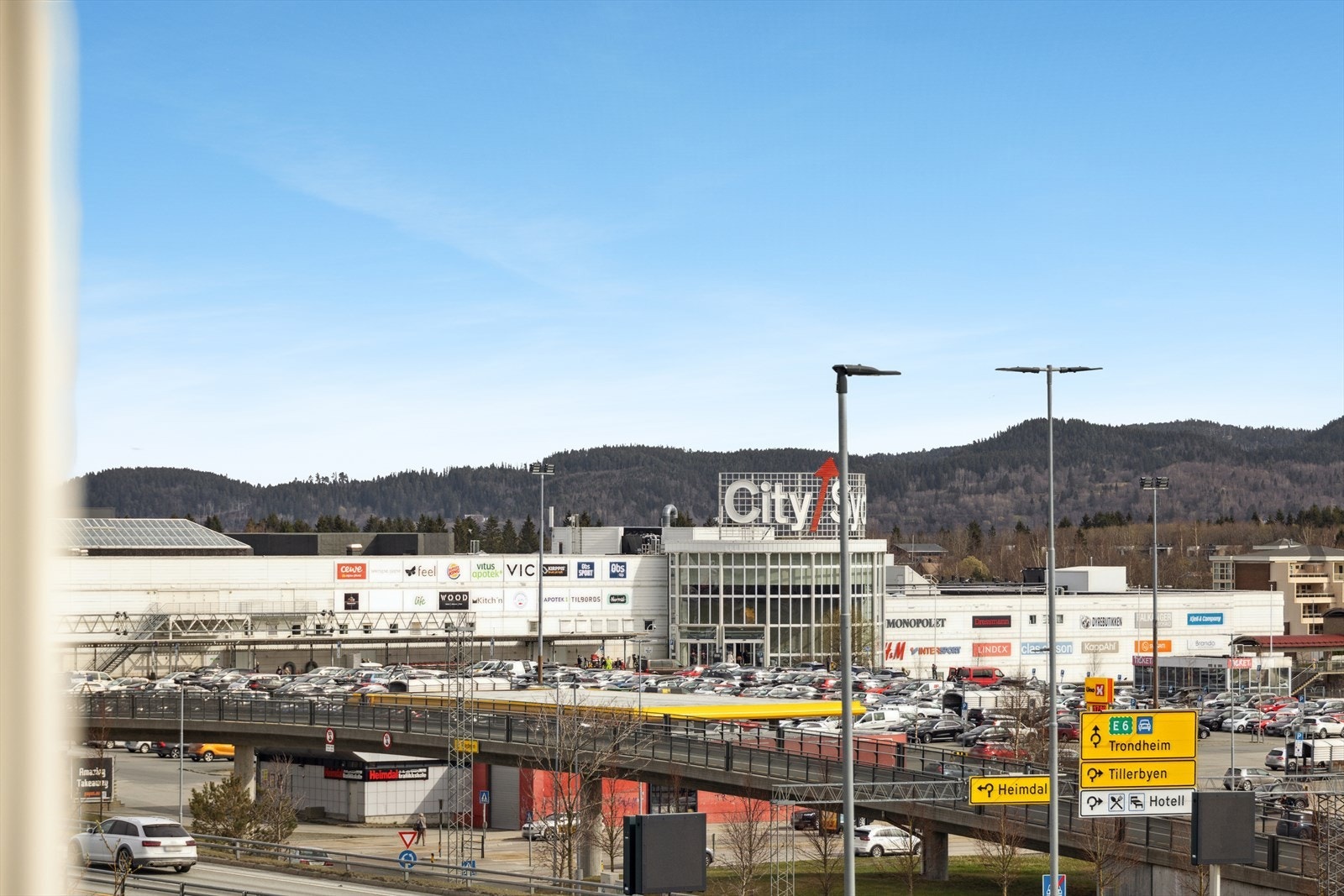 Fra leilighetsdøra har du gangavstand til skole, barnehager, flere kollektivpunkter og City Syd som tilbyr alle servicefunksjoner man trenger i det daglige. Galleribilde