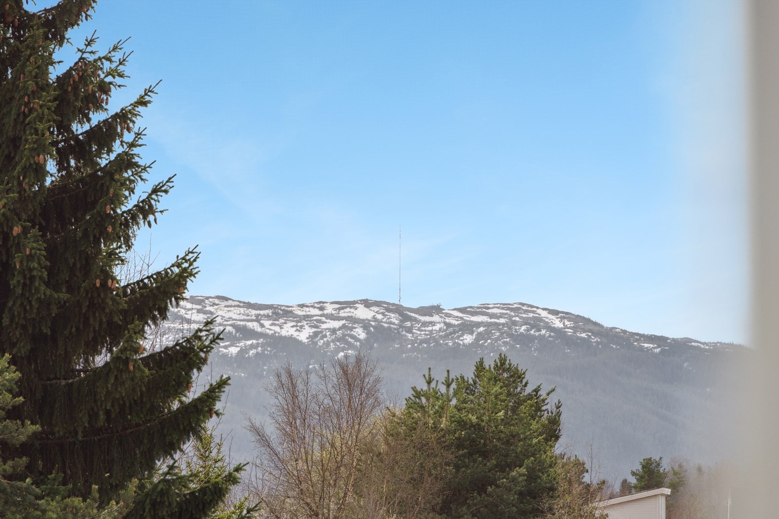 I tillegg til bod inne i leiligheten har man svært gode oppbevaringsmuligheter i totalt 3 boder i kjeller og på loft. Galleribilde