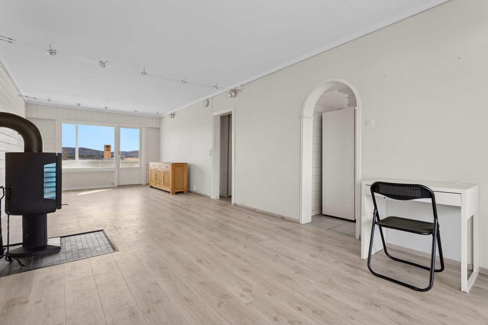 Videre har du en luftig stue på 31,2 m² som naturlig kan innredes med både spiseseksjon og sofakrok. Galleribilde