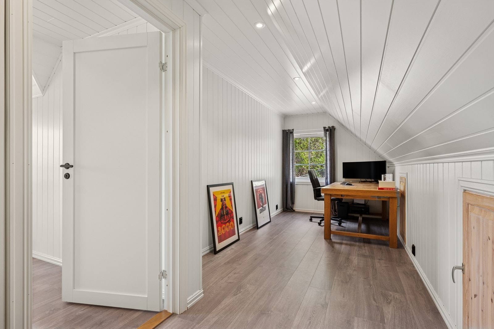 Dette rommet er soverom 5. Et lyst og innbydende rom som gir barna et eget sted å leke og hvile Galleribilde