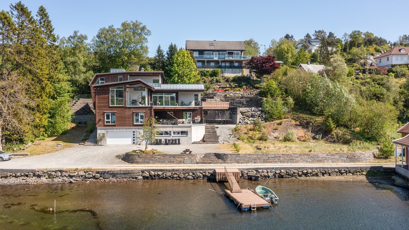 Det foreligger ikke noe dokumentasjon fra Tysvær kommune på flytebrygge, det må derfor legges til grunn at denne ikke er omsøkt/godkjent Galleribilde