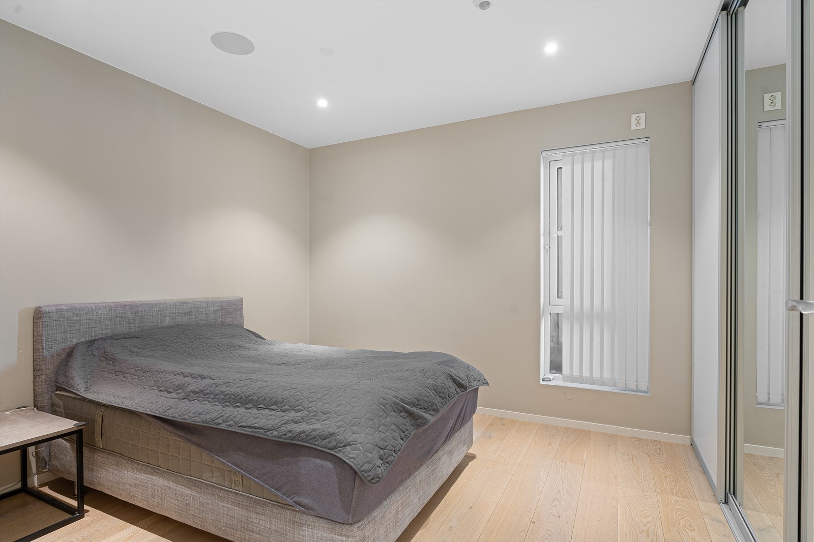 Soverom nr. 1 med skyvedørsgarderobe Galleribilde