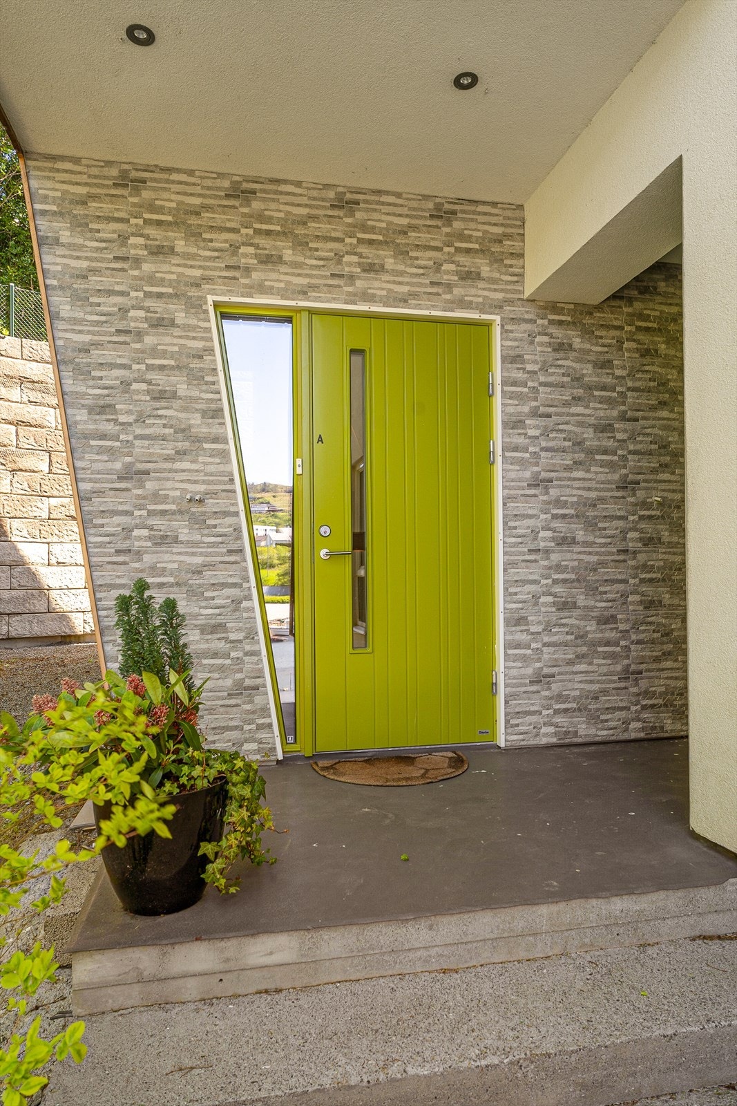 Pent overbygget inngangsparti Galleribilde