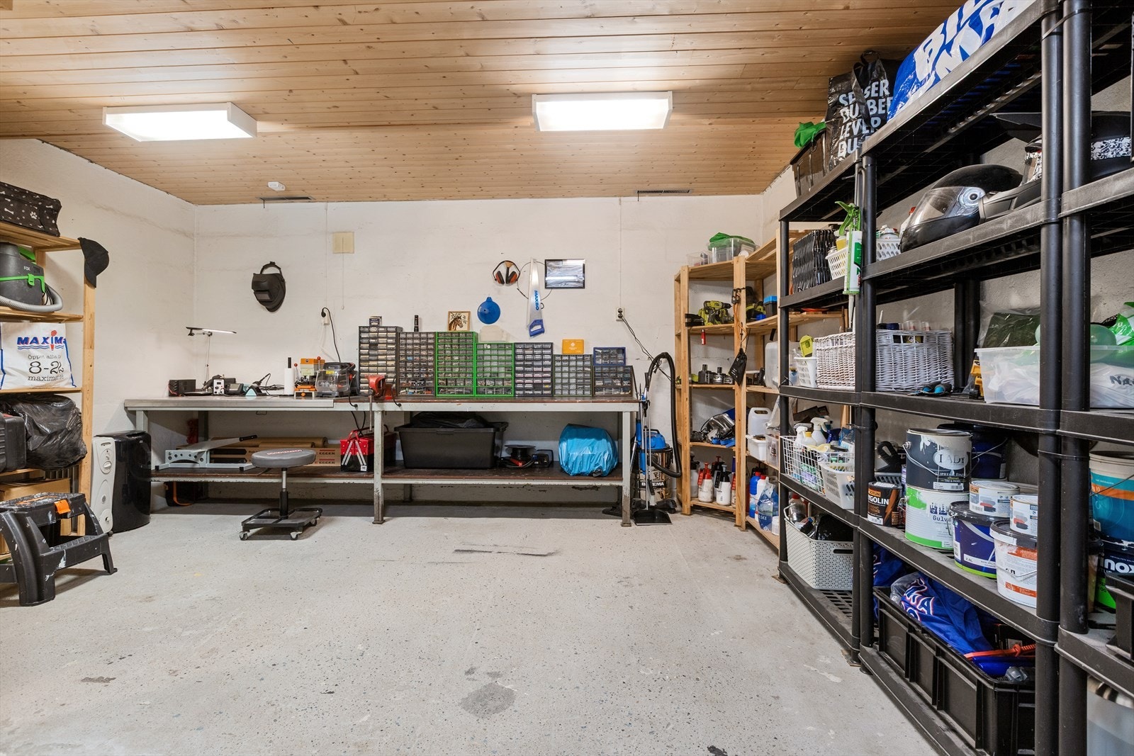 Romslig bod i kjeller. Galleribilde