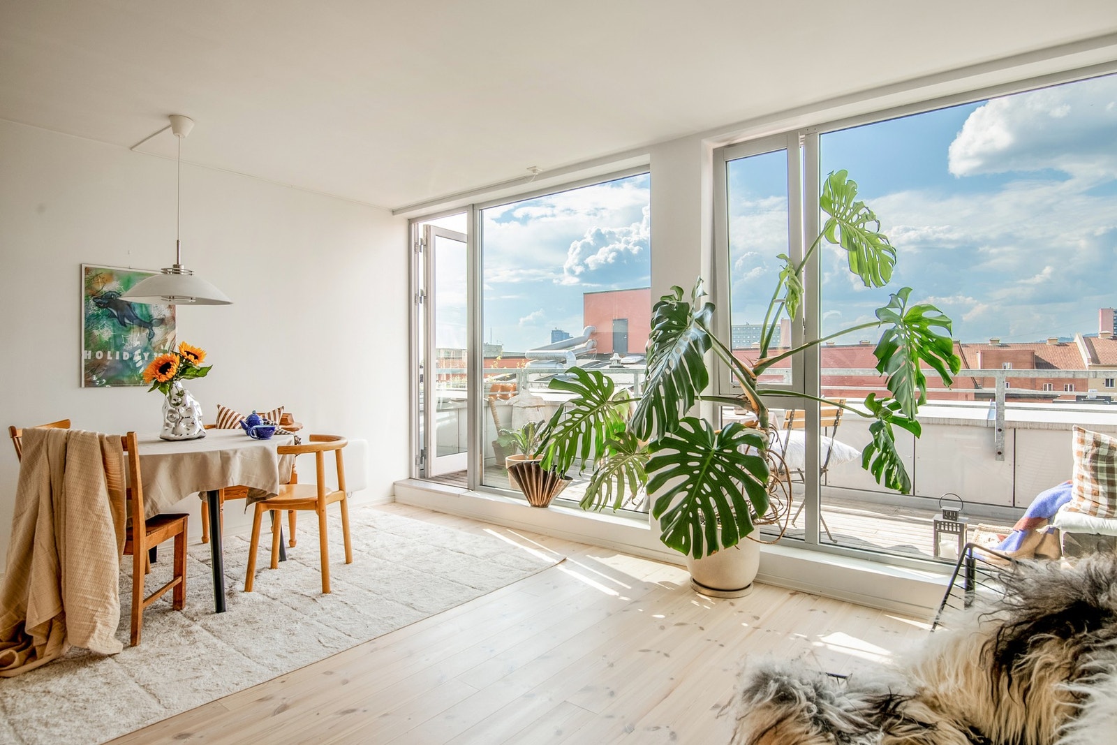 Dette er en stilfull og lys 3-roms beliggende i historiske "Kampen Mekaniske Verksted". Galleribilde