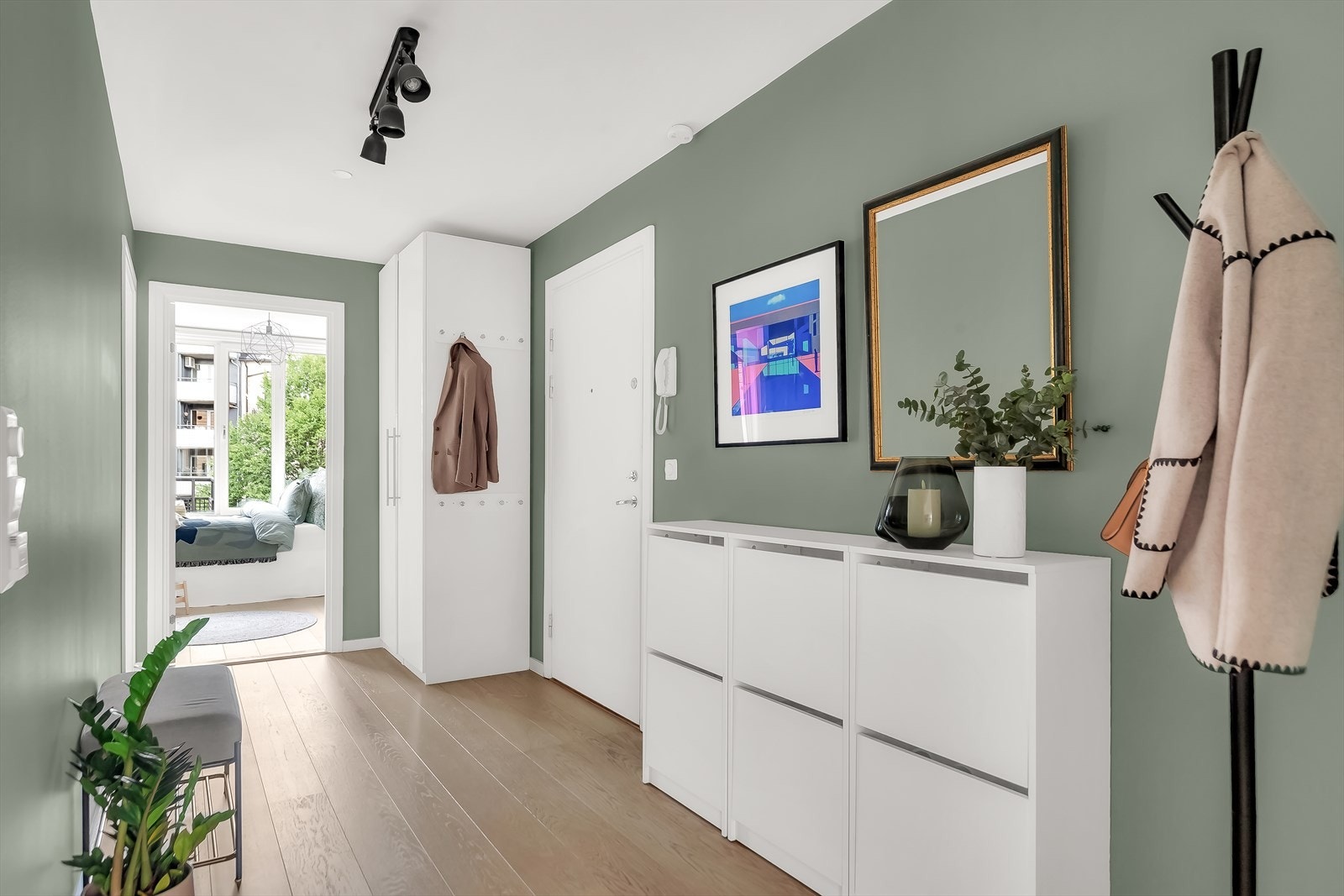 Gangen leder videre inn til soverom 2. Galleribilde