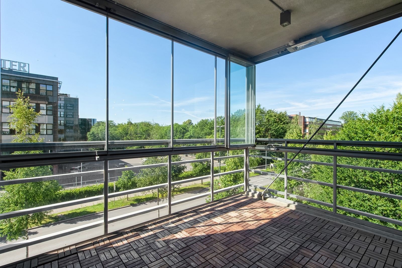 Romslig innglasset balkong Galleribilde