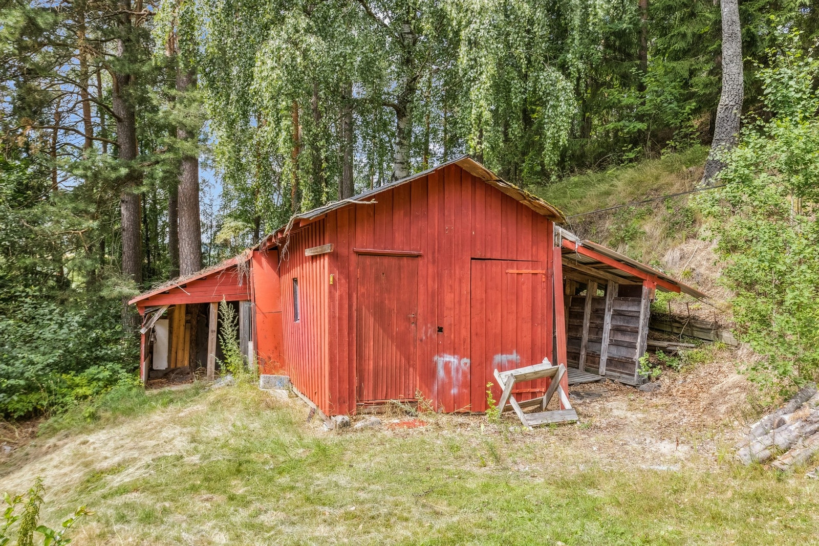 Uthuset har renoveringsbehov. Galleribilde