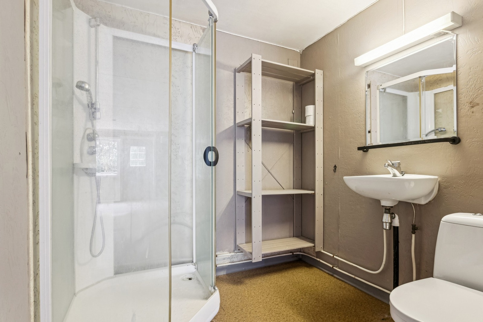 Badet har behov for total renovering Galleribilde