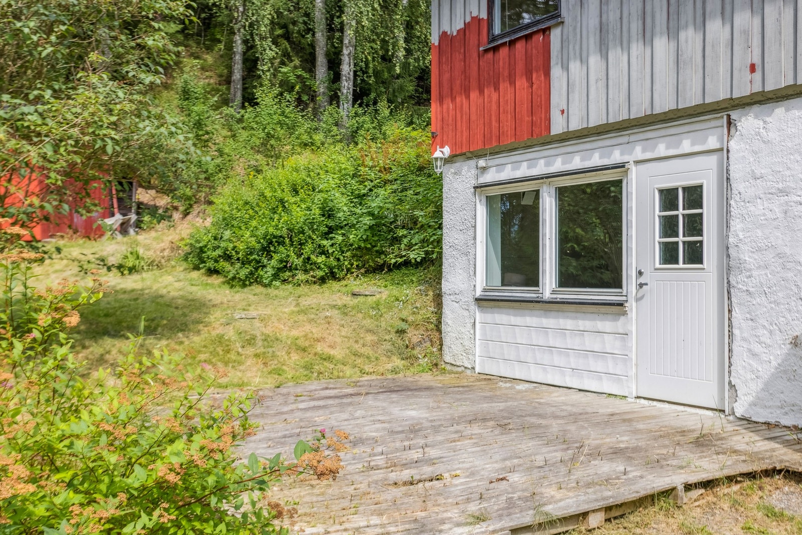 underetasjen har egen inngang og platting. Galleribilde
