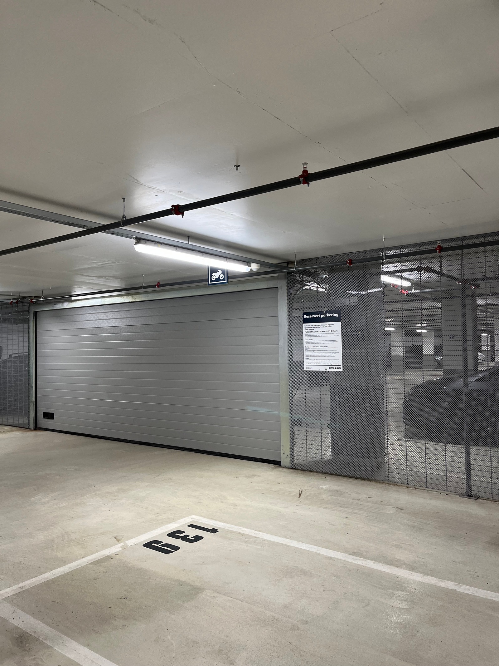 Parkeringsplassen ligger i et lukket del av garasjeanlegget Galleribilde