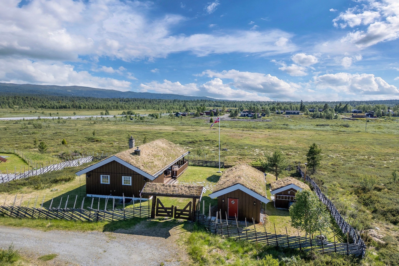 Privatmegleren ved Merethe Jonsen ønsker velkommen til Langehaugen 28 Galleribilde