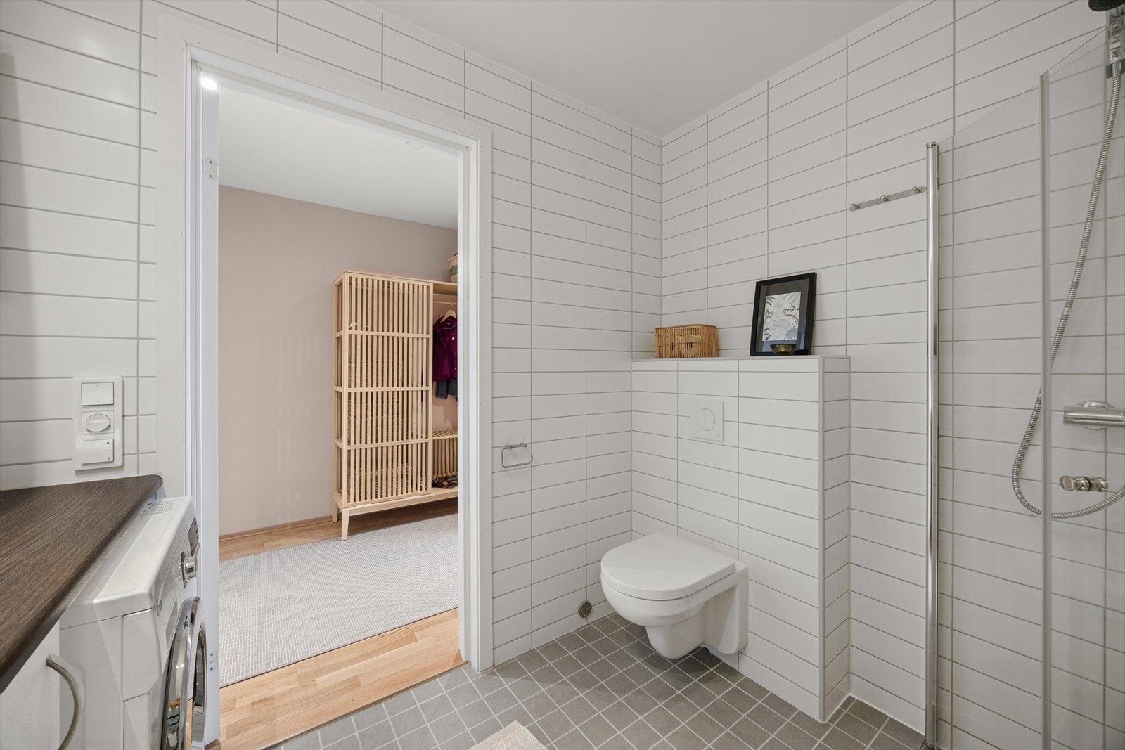 Det er god plass for både vaskemaskin og tørketrommel. Galleribilde