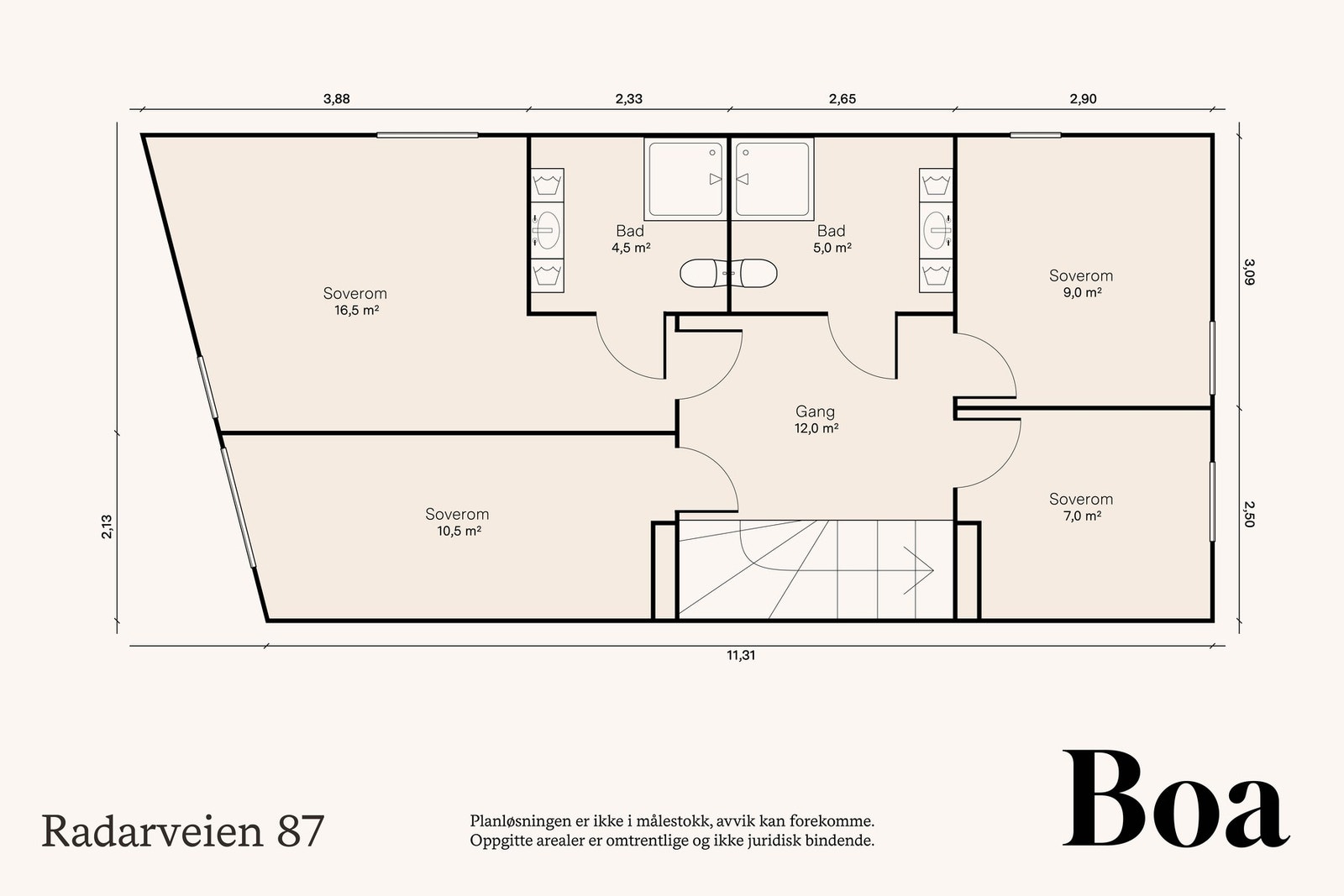 Trappegang, 2 bad og 4 soverom. Romhøyde opptil 4 meter, skråhimling. Galleribilde