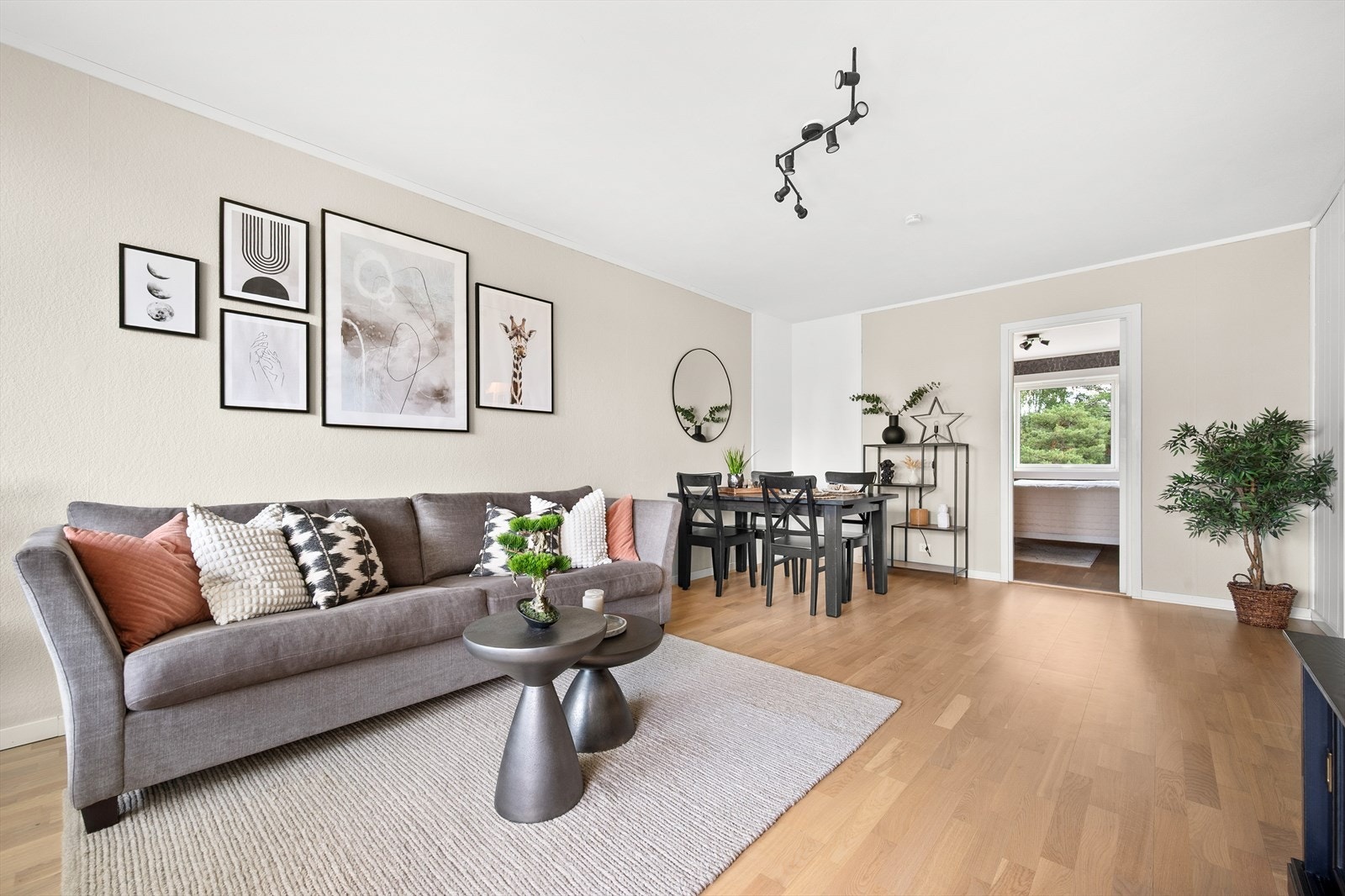 Rommet har en planløsning som gjør innredningsjobben enkel. Galleribilde