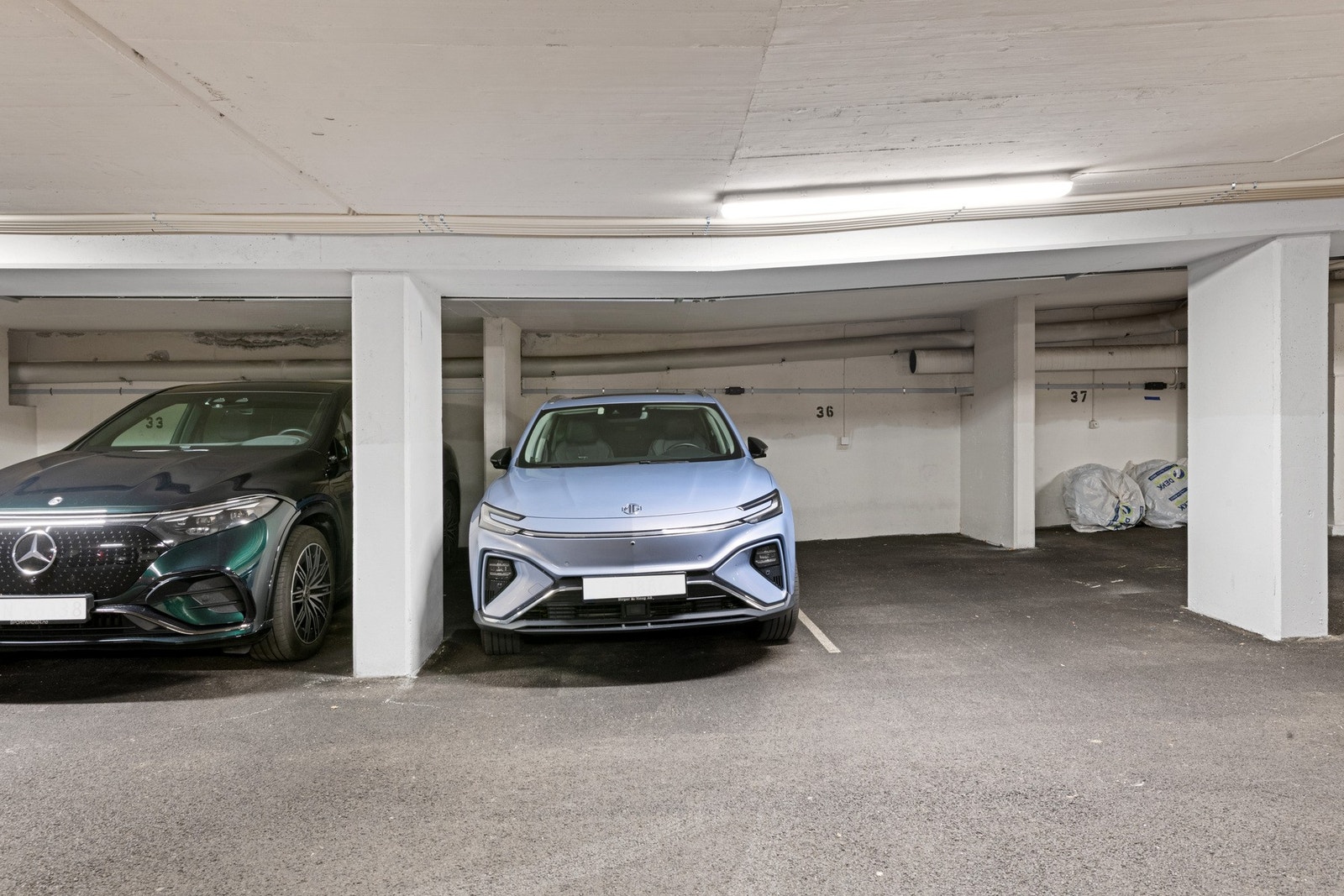 Leiligheten disponerer plass nr.35 hvor det er montert elbil lader. Galleribilde